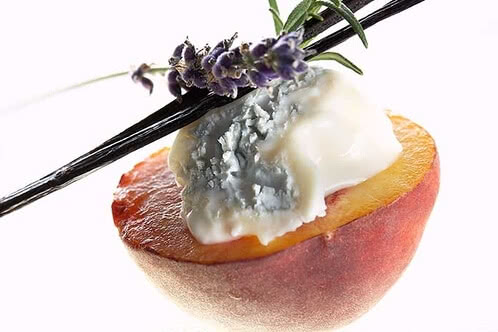 Recipe: Gorgonzola on pan-fried peaches